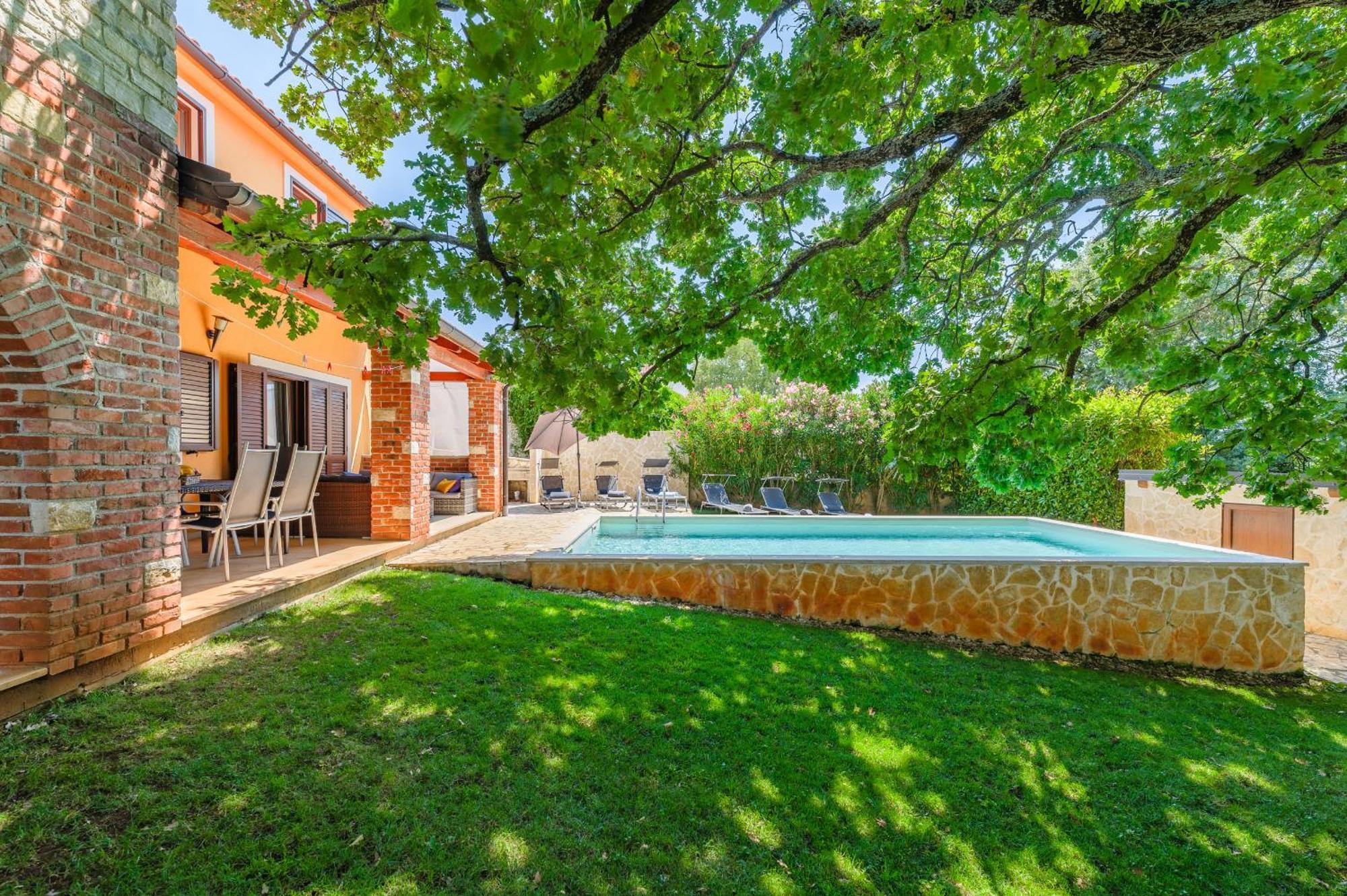 Villa Hrast Bacva Višnjan Exterior foto